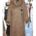 Пальто женское, с капюшоном на меху